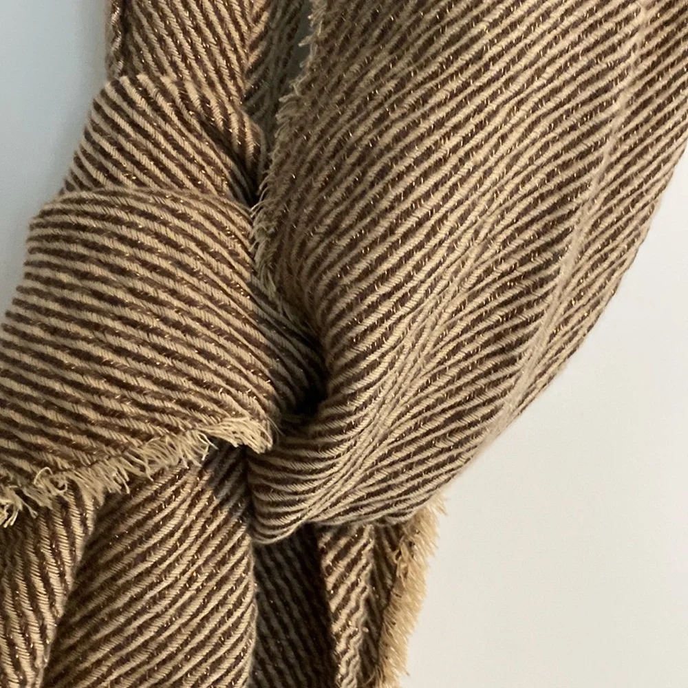 Gold thread fall scarf - Picture 1 of 6